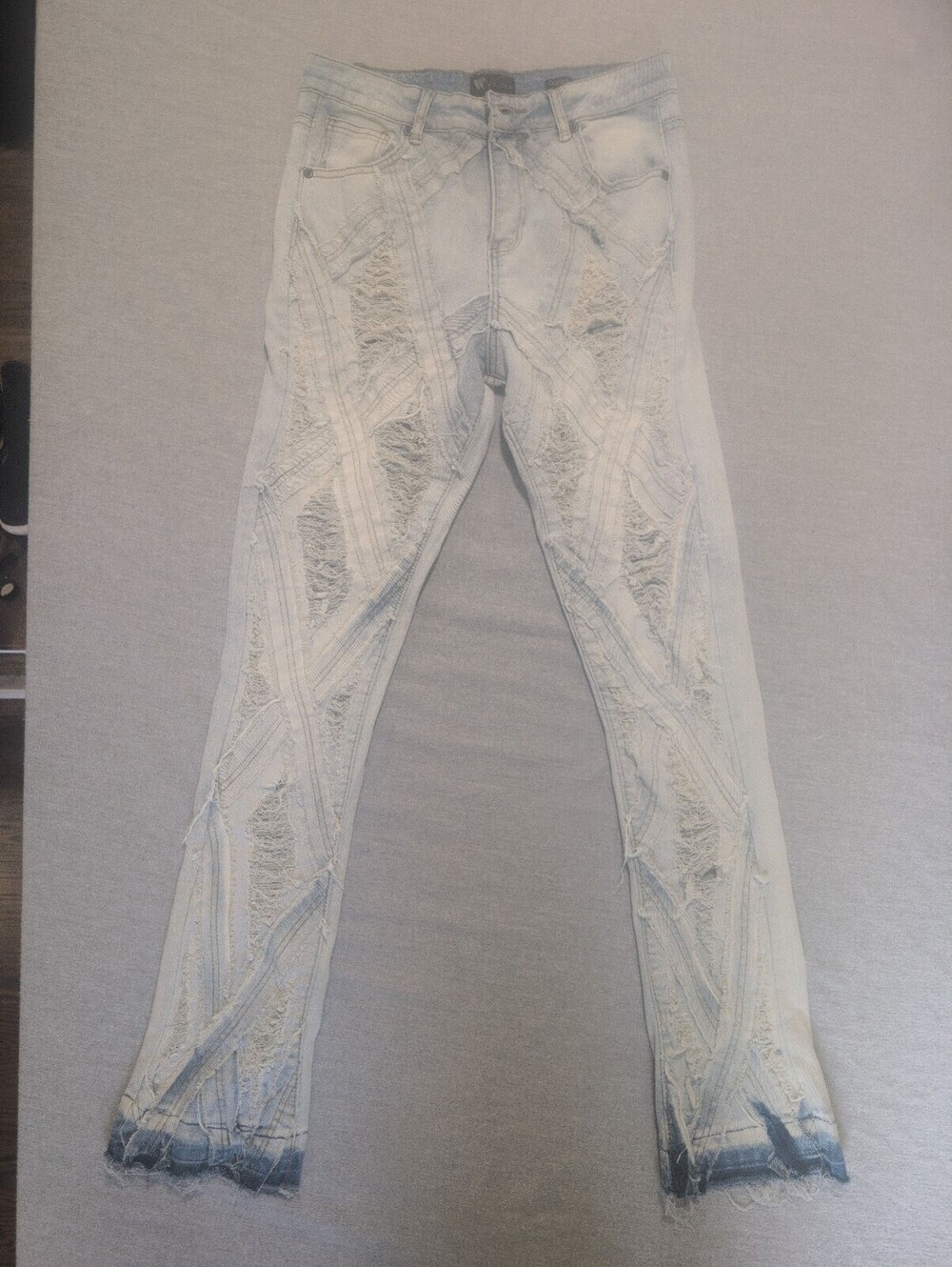 Waimea stacked fit light wash distressed jeans size 30 x32